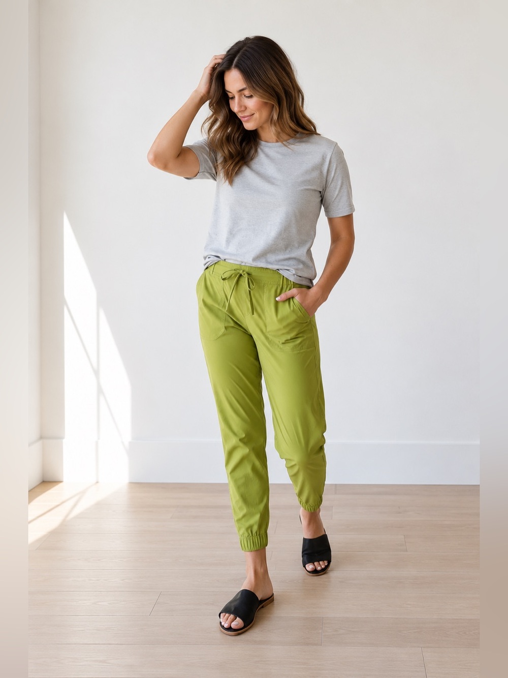 Albion Fit Jetsetter Joggers in Snap Pea Size Medium